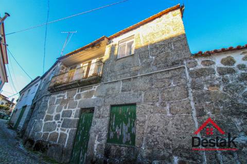 Moradia para Reconstruir em Viseu