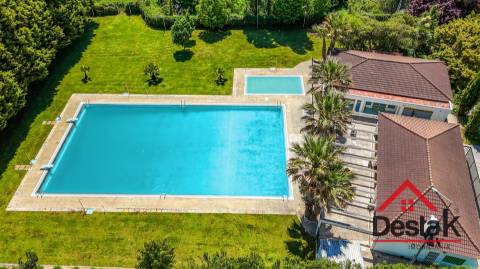 Complexo de Piscinas, Campo de Ténis e Bar no Sátão