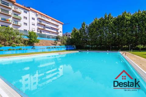 Complexo de Piscinas, Campo de Ténis e Bar no Sátão