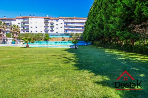 Complexo de Piscinas, Campo de Ténis e Bar no Sátão