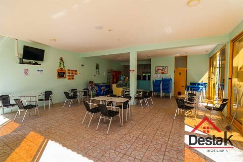 Complexo de Piscinas, Campo de Ténis e Bar no Sátão