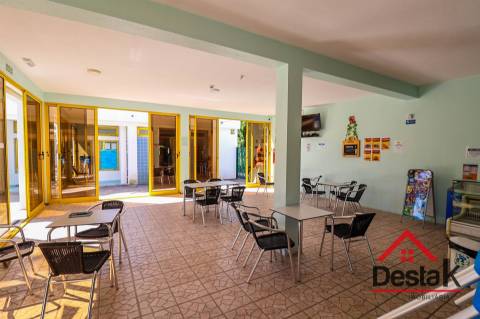 Complexo de Piscinas, Campo de Ténis e Bar no Sátão