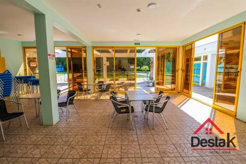 Complexo de Piscinas, Campo de Ténis e Bar no Sátão