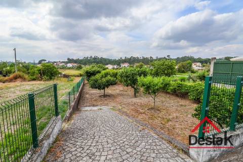 Moradia Geminada V4 – Conforto, Espaço e Tranquilidade a Minutos da Cidade!