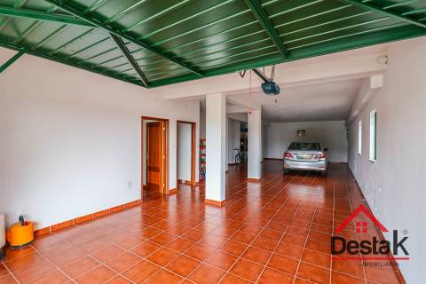 Moradia Geminada V4 – Conforto, Espaço e Tranquilidade a Minutos da Cidade!