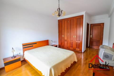 Moradia Geminada V4 – Conforto, Espaço e Tranquilidade a Minutos da Cidade!