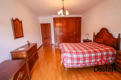 Moradia Geminada V4 – Conforto, Espaço e Tranquilidade a Minutos da Cidade!