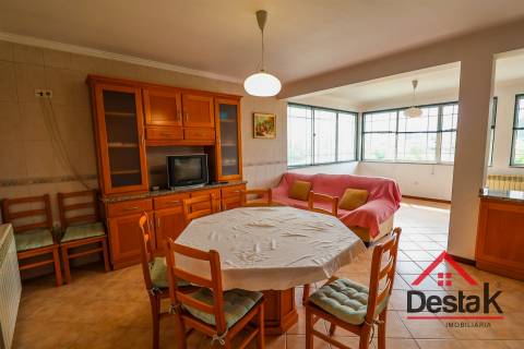 Moradia Geminada V4 – Conforto, Espaço e Tranquilidade a Minutos da Cidade!