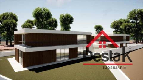 Moradia bifamiliar T4 em Viseu