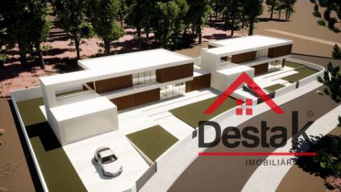 Moradia bifamiliar T4 em Viseu