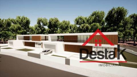 Moradia bifamiliar T4 em Viseu