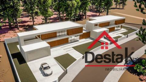 Moradia bifamiliar T4 em Viseu