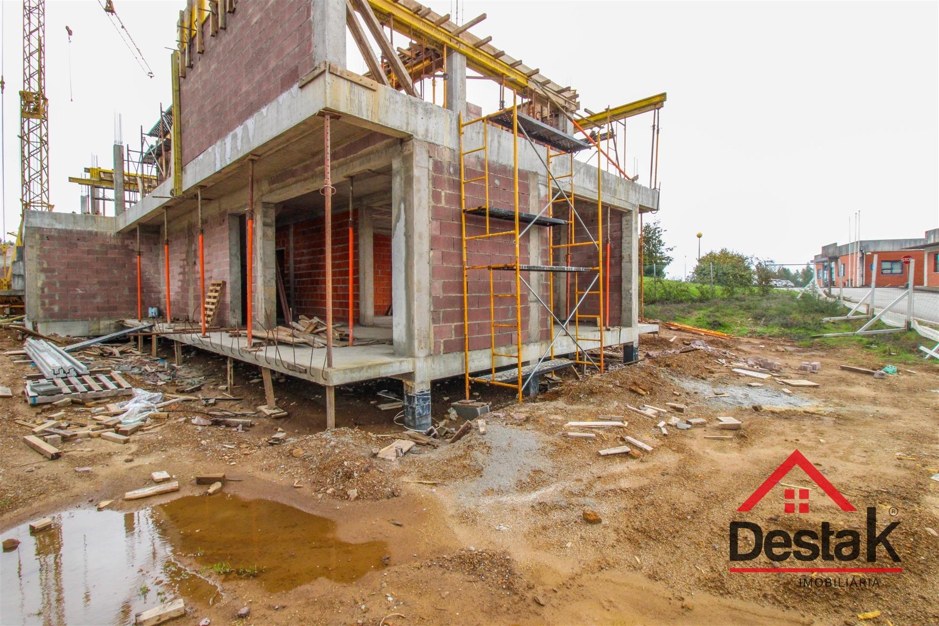 Moradia bifamiliar T4 em Viseu