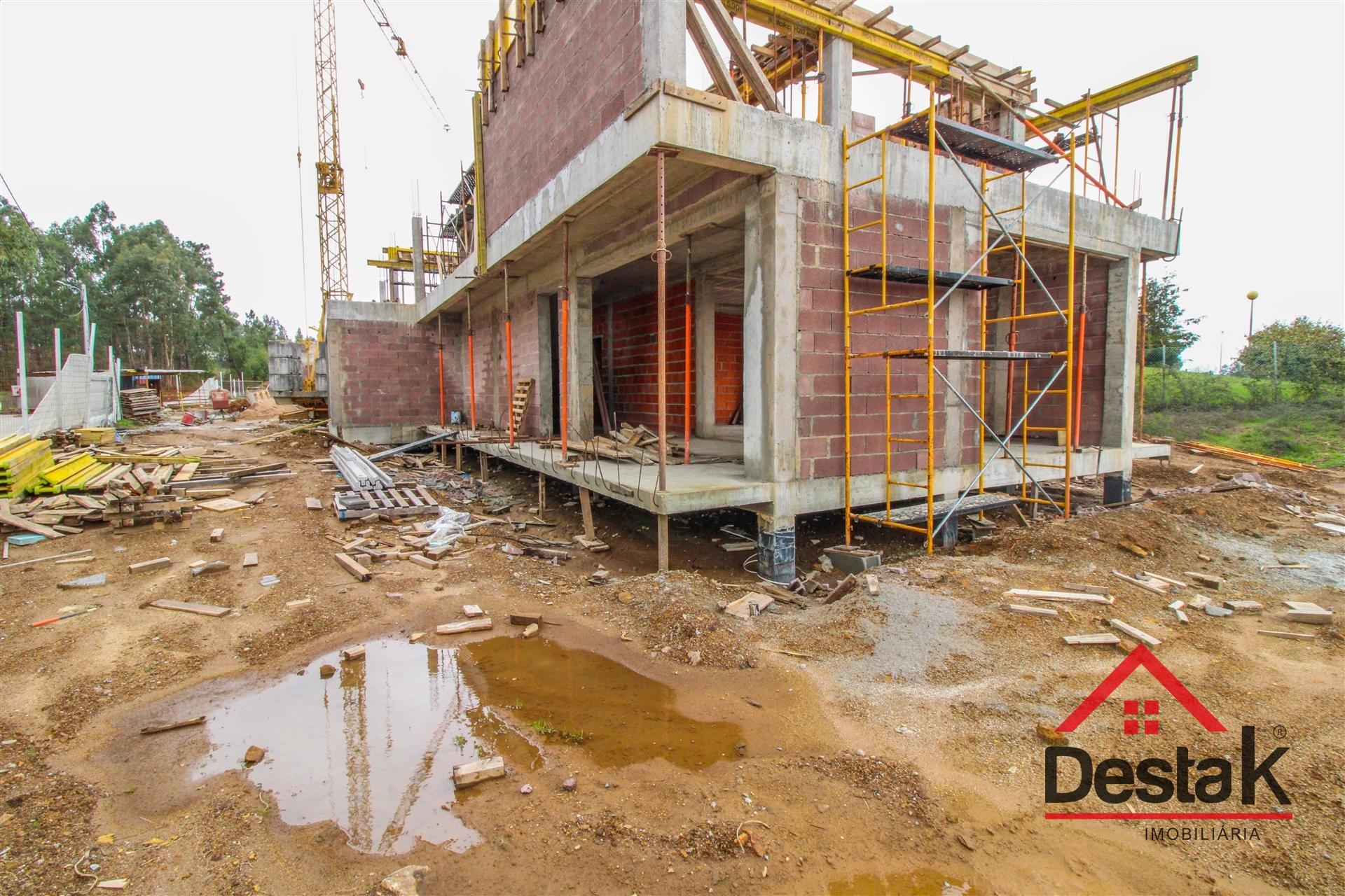 Moradia bifamiliar T4 em Viseu