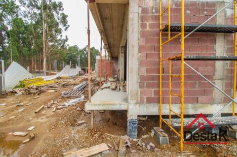 Moradia bifamiliar T4 em Viseu