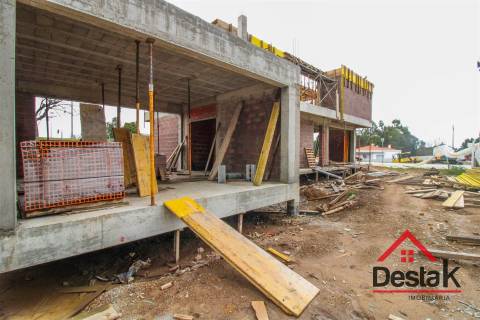 Moradia bifamiliar T4 em Viseu