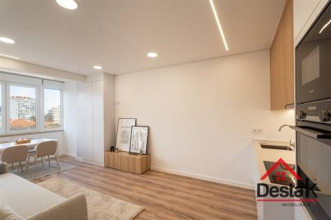 Apartamento T1 totalmente remodelado em Benfica