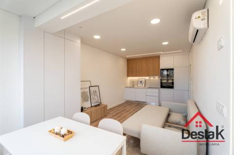 Apartamento T1 totalmente remodelado em Benfica