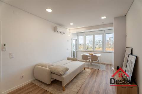Apartamento T1 totalmente remodelado em Benfica