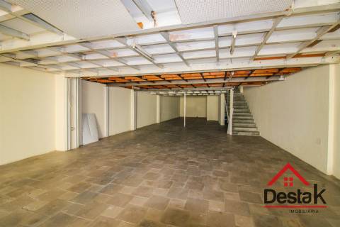 Loja para arrendar no centro de Viseu