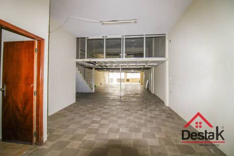 Loja para arrendar no centro de Viseu