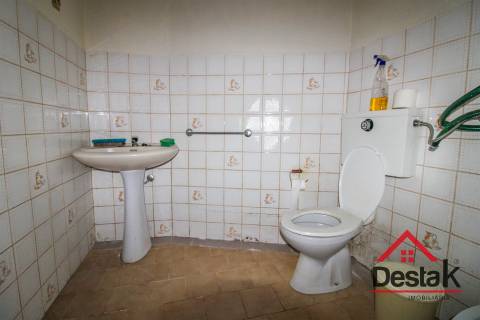 Loja para arrendar no centro de Viseu