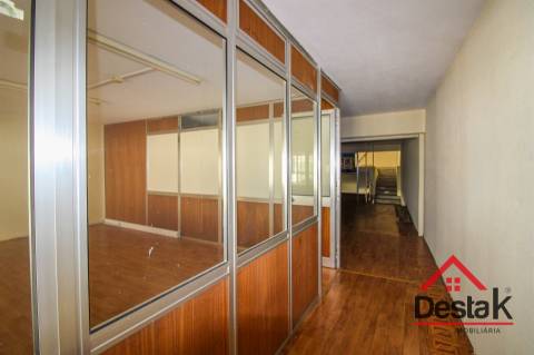 Loja para arrendar no centro de Viseu