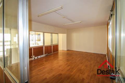 Loja para arrendar no centro de Viseu