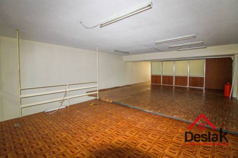 Loja para arrendar no centro de Viseu