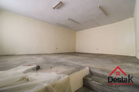 Loja para arrendar no centro de Viseu