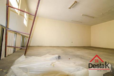 Loja para arrendar no centro de Viseu