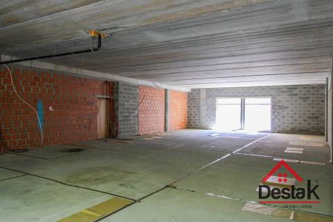 Loja para arrendar no centro comercial Fórum Viseu