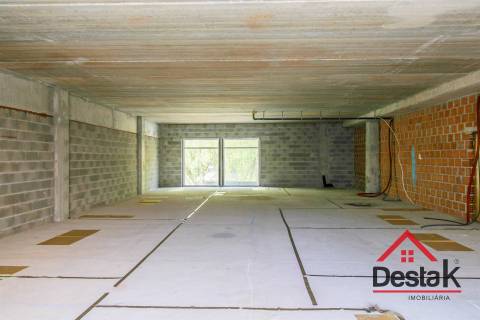 Loja para arrendar no centro comercial Fórum Viseu