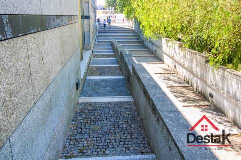 Loja para arrendar no centro comercial Fórum Viseu