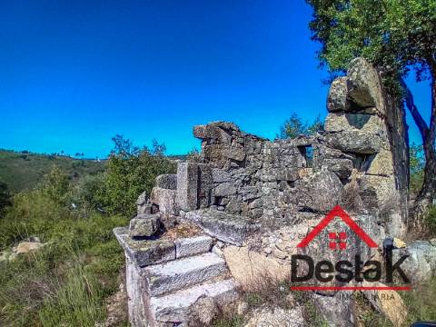 Terreno com 33.000 metros quadrados,  adjacente ao Rio Mondego no coração da Serra da Estrela