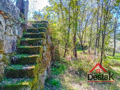 Terreno com 33.000 metros quadrados,  adjacente ao Rio Mondego no coração da Serra da Estrela