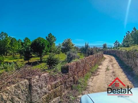 Terreno com 33.000 metros quadrados,  adjacente ao Rio Mondego no coração da Serra da Estrela