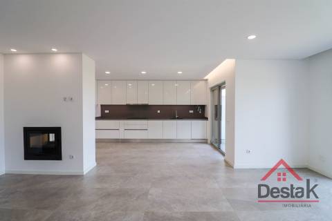 Apartamento T2+2 Duplex na Avenida da Europa