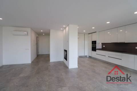 Apartamento T2+2 Duplex na Avenida da Europa