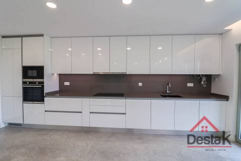 Apartamento T2+2 Duplex na Avenida da Europa