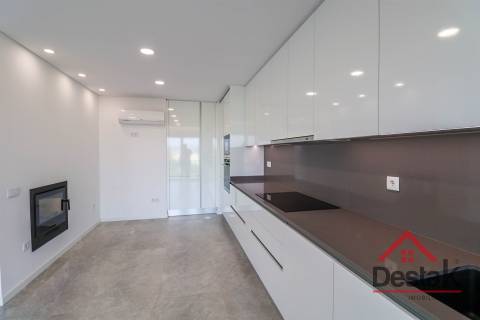 Apartamento T2+2 Duplex na Avenida da Europa