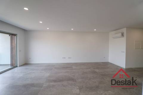 Apartamento T2+2 Duplex na Avenida da Europa