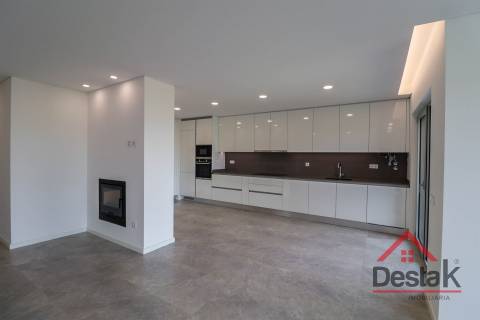 Apartamento T2+2 Duplex na Avenida da Europa