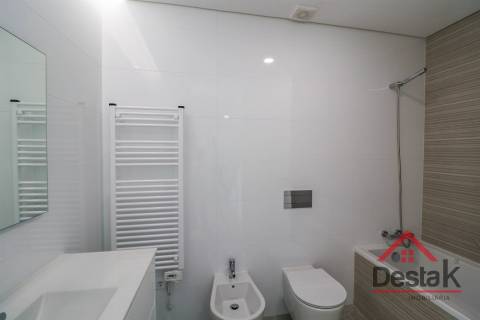 Apartamento T2+2 Duplex na Avenida da Europa