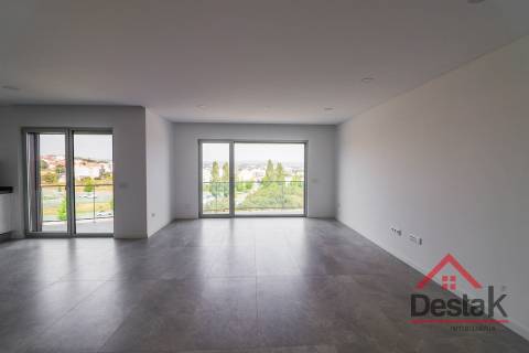 Apartamento T2+2 Duplex na Avenida da Europa