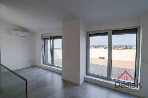 Apartamento T2+2 Duplex na Avenida da Europa