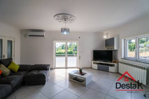 Moradia T4 com piscina para venda em Viseu