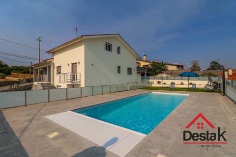 Moradia T4 com piscina para venda em Viseu