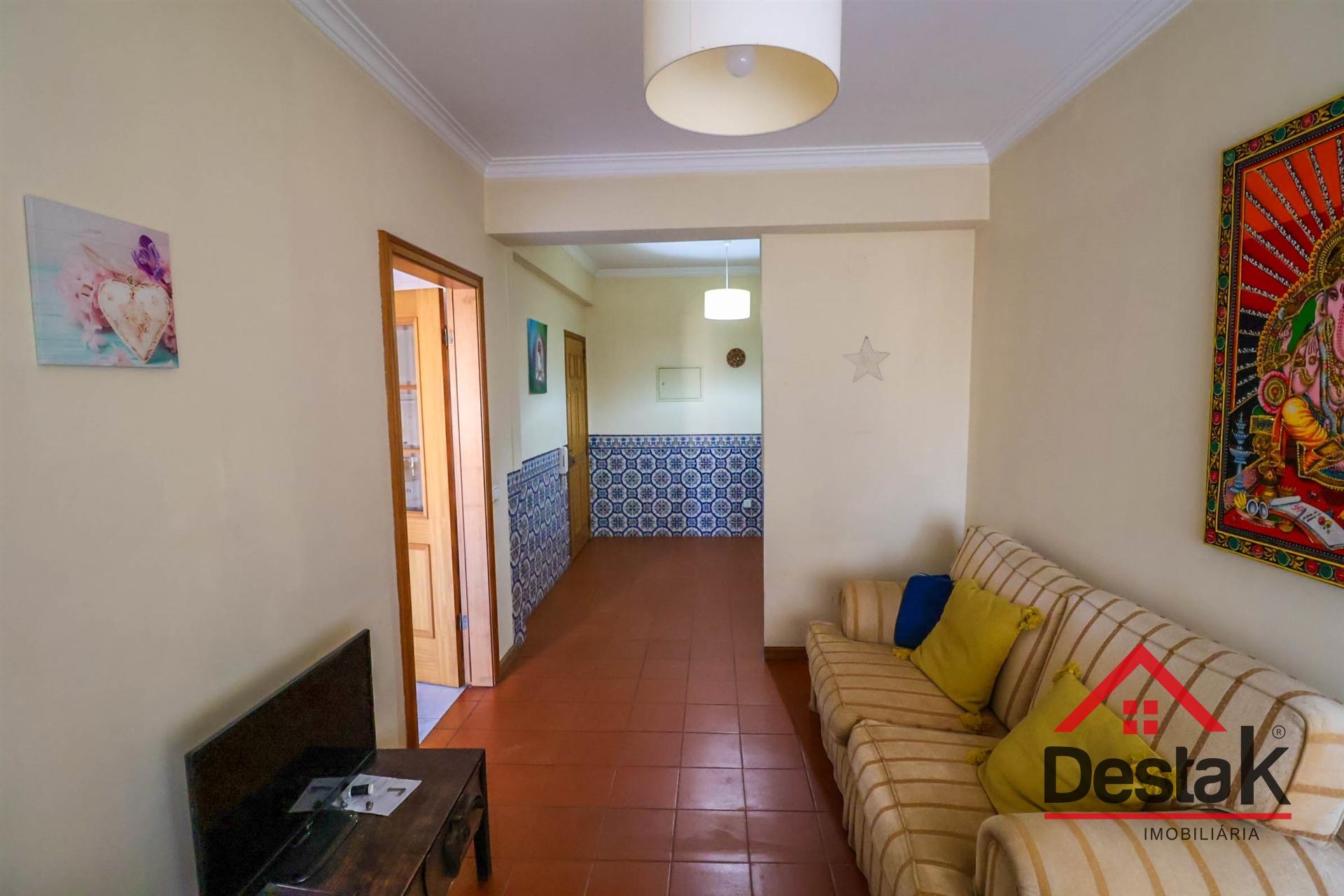 Apartamento T1 na Av. Alberto Sampaio