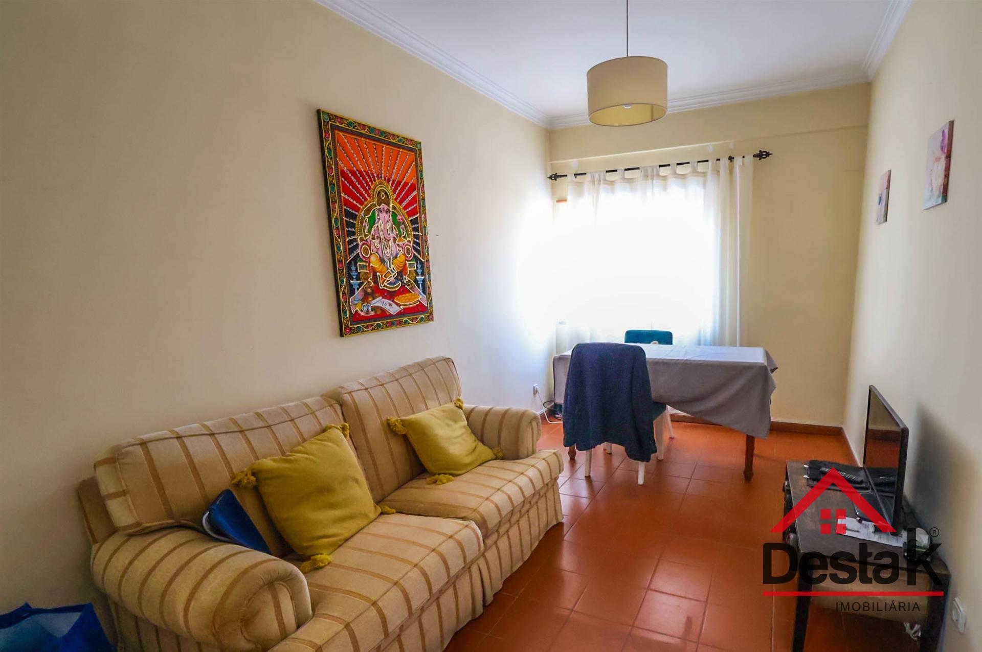 Apartamento T1 na Av. Alberto Sampaio